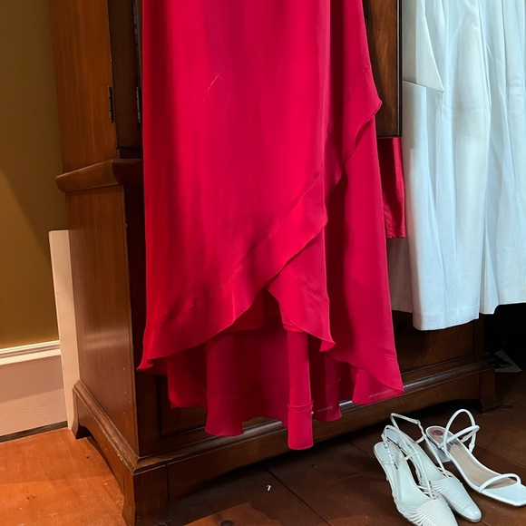 Red Ruffle midi dress - Picture 3 of 6